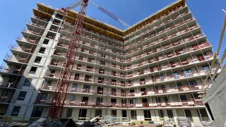 Surowo na budowie Parkur Residence w Warszawie