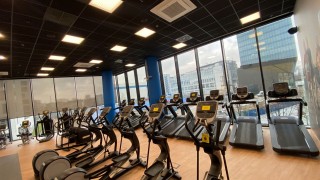 Popularna sieć klubów fitness otwiera się w kompleksie wieżowców przy Rondzie Daszyńskiego