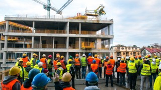 Wiecha na budowie kompleksu Dune Resort w Mielnie