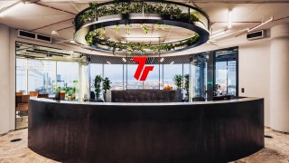 7R z biurem w prestiżowym biurowcu w Warszawie autorstwa Normana Fostera