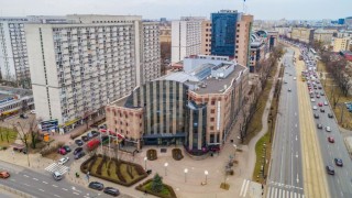 Ruszyła rozbiórka biurowca w centrum Warszawy pod budowę 130-metrowego wieżowca