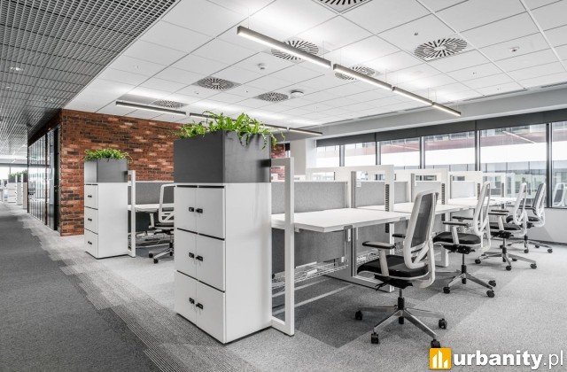 W jaki sposób hybrydowy model pracy zmienił aranżacje biur? fot. mikomaxsmartoffice.com