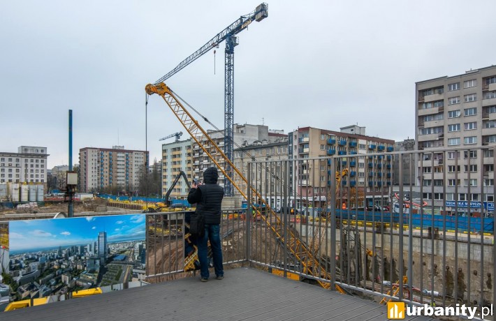 Platforma widokowa do śledzenia prac na budowie Varso