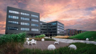 Największy dostawca systemów elektronicznego obiegu dokumentów i technologii low-code z nowym biurem w Polsce