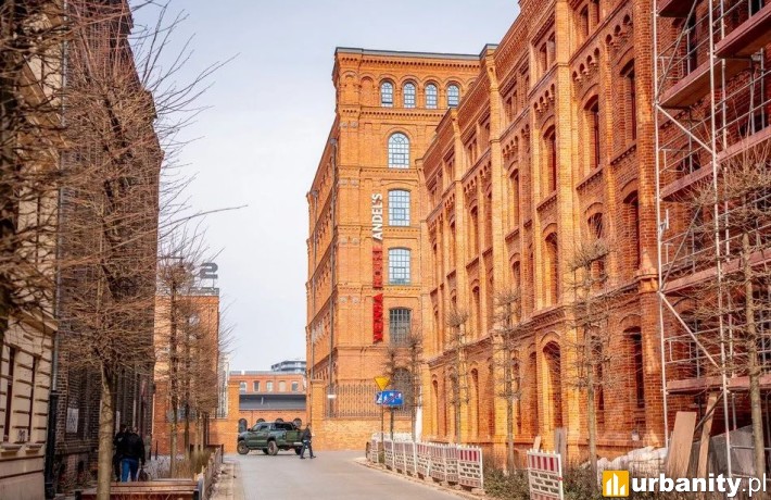 odsłonięcie elewacji na zabytkowych budynkach Famuł Poznańskiego, fot. LODZ.PL