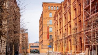 odsłonięcie elewacji na zabytkowych budynkach Famuł Poznańskiego, fot. LODZ.PL