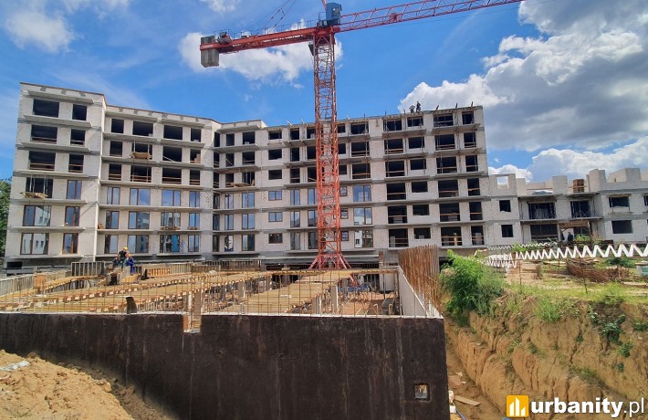 Nadchodzi nowe – Reduta Nowe Podolany z kolejnym budynkiem
