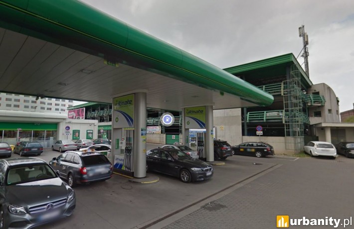 Wyburzą stację paliw i parking wielopoziomowy