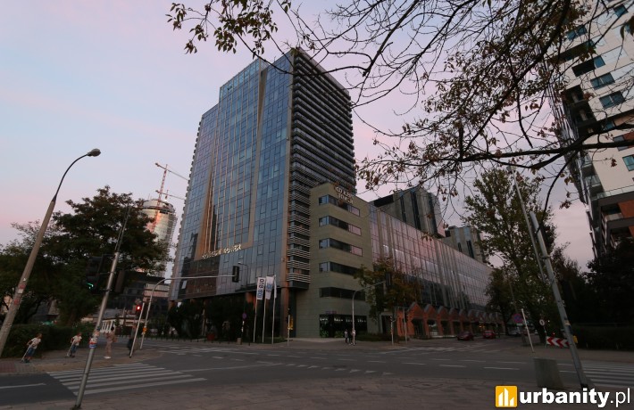 Biurowiec Concept Tower przy Grzybowskiej w Warszawie