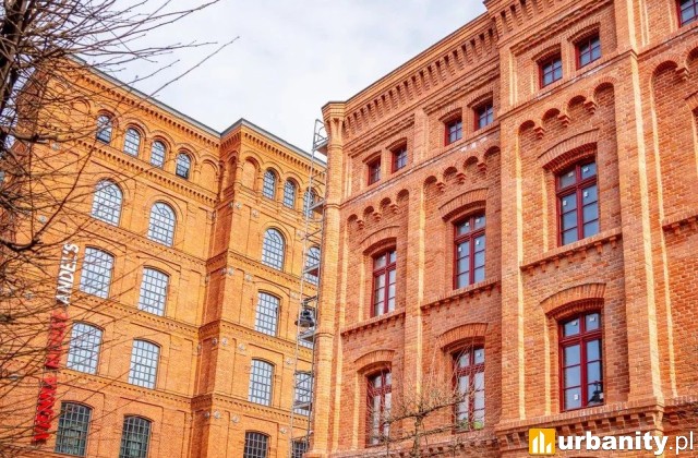 odsłonięcie elewacji na zabytkowych budynkach Famuł Poznańskiego, fot. LODZ.PL