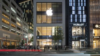 Apple Ginza na nowo. Foster + Partners tworzy świątynię światła i technologii w Tokio