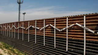 Mur za miliardy bez przyszłości – Teksas kończy swój projekt graniczny