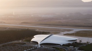 Biały ptak po 17 latach. Nowe lotnisko w Chinach otwarte dla podróżnych