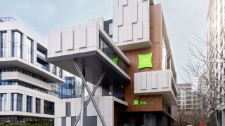 Industrialny design i 114 pokoi. Debiut ibis Styles Tbilisi Mziuri Park