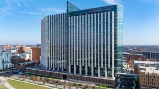 Największy szpital w historii uczelni otwarty. 820 łóżek i 26 pięter