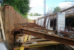 TYMCZASOWE ZABEZPIECZENIE WYKOPU WZDŁUŻ KLATEK K1 I K2