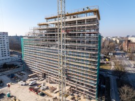 wiecha na budowie pierwszego biurowca