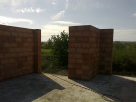 wykonywane są ściany zewnętrzne I piętra