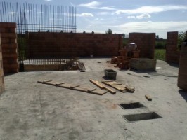 wykonywane są ściany zewnętrzne I piętra