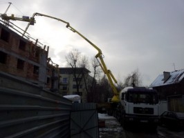 rozpoczeto wylewanie płyty stropowej