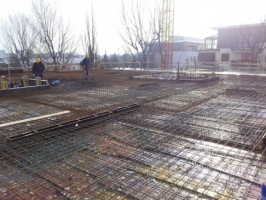 rozpoczeto wylewanie płyty stropowej