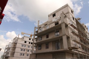 ocieplanie budynku, instalacje i tynki zewnętrzne