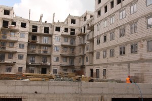 ocieplanie budynku, instalacje i tynki zewnętrzne