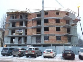 Zakończono murowanie ścian działowych II piętra w klatce C