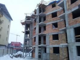 Zakończono murowanie ścian działowych II piętra w klatce C