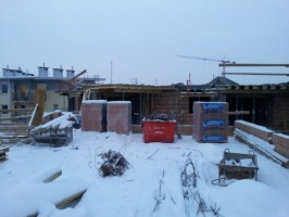 Zakończono murowanie ścian działowych II piętra w klatce C