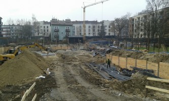 Stabilizacja gruntu pod płytę fundamentową i zabezpieczanie wykopuWykonywanie zbrojenia płyty fundamentowej