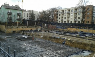 Stabilizacja gruntu pod płytę fundamentową i zabezpieczanie wykopuWykonywanie zbrojenia płyty fundamentowej