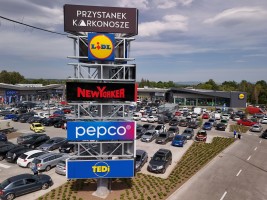 zdjęcie [Miłków] Centrum handlowe Przystanek Karkonosze