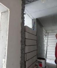 Widok na roboty murowe w budynku nr 7