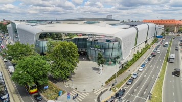 zdjęcie Podziemny dworzec autobusowy zintegrowany z naziemną galerią handlową