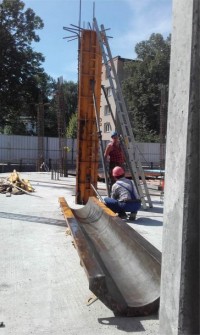 SZALOWANIE OKRĄGŁYCH SŁUPÓW NA PARTERZE SEGMENT B