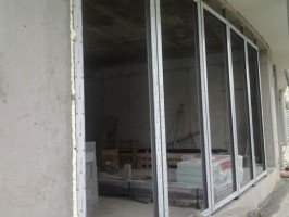 Rozpoczęto montaż slusarki w witrzynach lokali handlowych w segmencie A i w wejściach do pozostałych klatek. Rozpoczę...