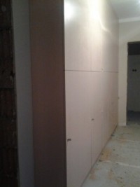 Rozpoczęto montaż slusarki w witrzynach lokali handlowych w segmencie A i w wejściach do pozostałych klatek. Rozpoczę...