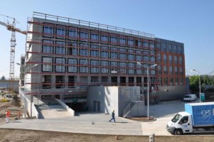 zakończenie prac w budynku Amsterdam, kontynuacja prac w budynku Rotterdam