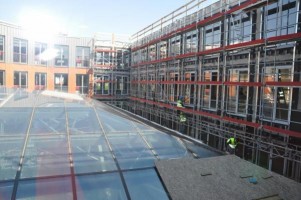 zakończenie prac w budynku Amsterdam, kontynuacja prac w budynku Rotterdam