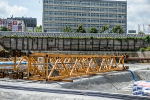 trwa wylewanie podkładowego betonu oraz zbrojenie pod fundamenty