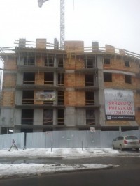 Twają prace murarskie ścianek działowych w klatkach A i B