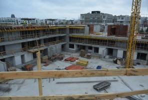 OWII - WIDOK NA BUD. B1 OD STRONY PATIO