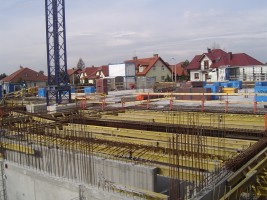 II etap - hala garażowa jest częściowo przykryta stropem