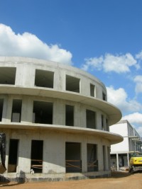 II etap - W budynku trwają prace związane z montażem okien