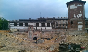 prace ziemne przy budowie parkingu podziemnego