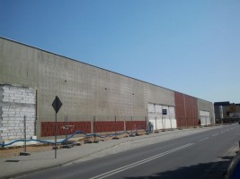 trwają prace nad podbudową pod kostkę brukową