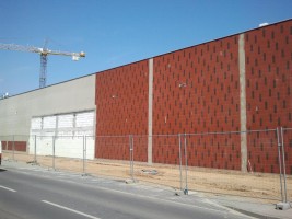 trwają prace nad podbudową pod kostkę brukową