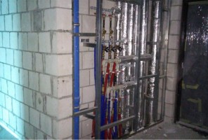 STOLARKA DRZWIOWA I SZACHTY INSTALACYJNE - BUDYNEK M2