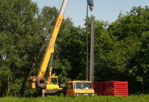 Dźwig z wibromłotem o wysokiej częstotliwości